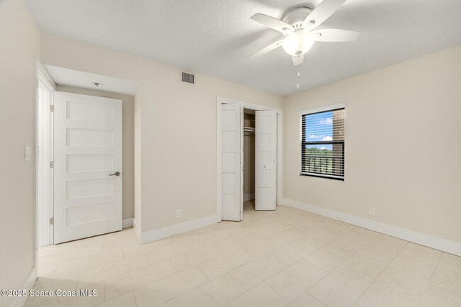 Building Photo - 3220 River Villa Way