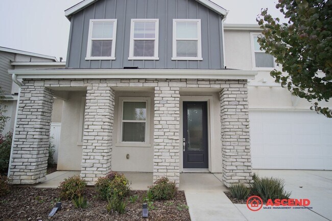 Building Photo - Luxurious 5 bedroom located in Gossamer Grove!