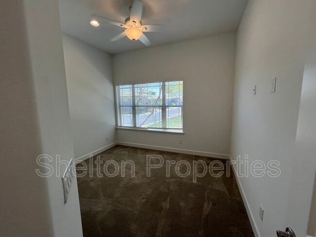 Building Photo - 20711 W Medlock Dr