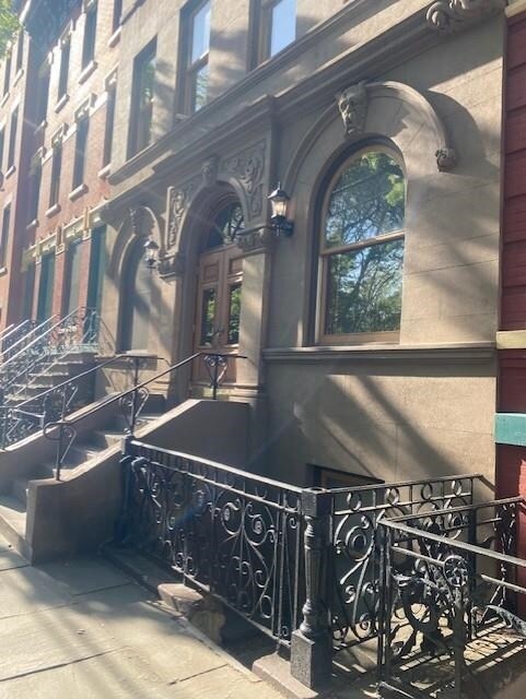 Building Photo - 264 9th St