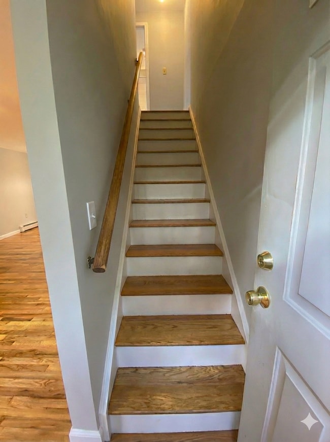 Building Photo - 144 E Main St