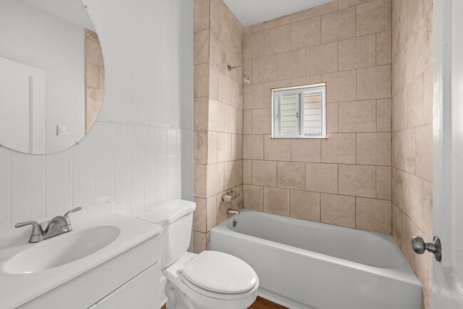 Building Photo - Move-in Special: Receive a $300 gas card with approved application and signed lease.-1609 Jeffers...