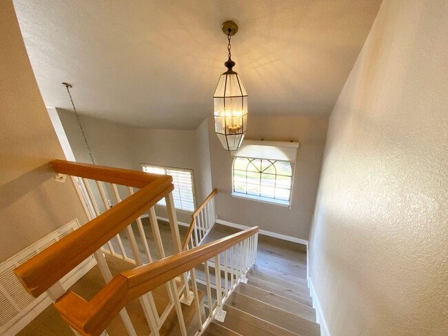 Building Photo - Townhouse with Bay Views!