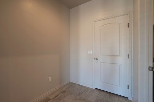 Building Photo - 4 bedroom 2 Bath Home in Desert Edge Cove - RV parking!