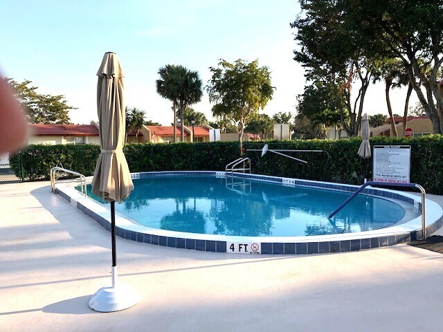 Local swimming pool - 317 Lake Evelyn Dr