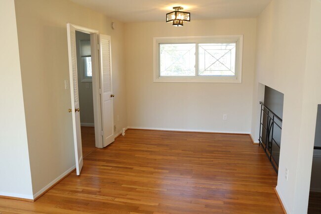 Building Photo - Renovated 3BR 2BA Rockville Split-Level with Huge Fenced Yard Available July