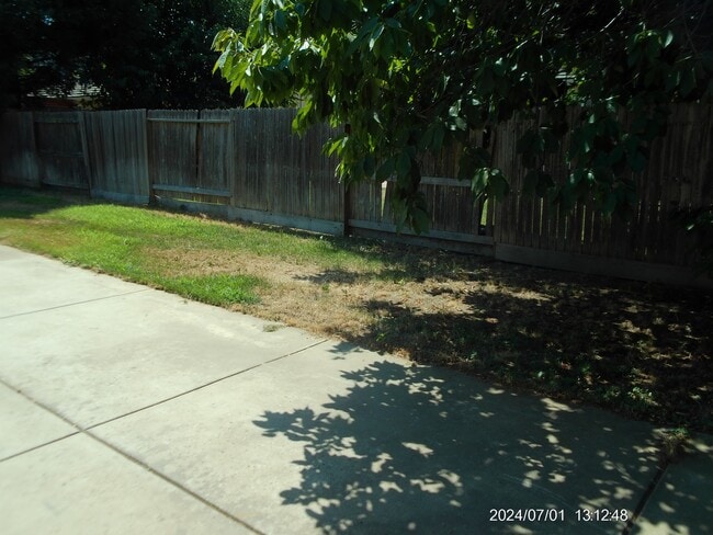 Building Photo - 634 Falling Rock Ct