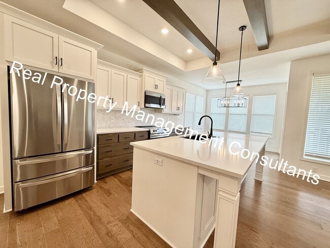 Building Photo - Extraordinary 4 bedroom home in Lee's Summit