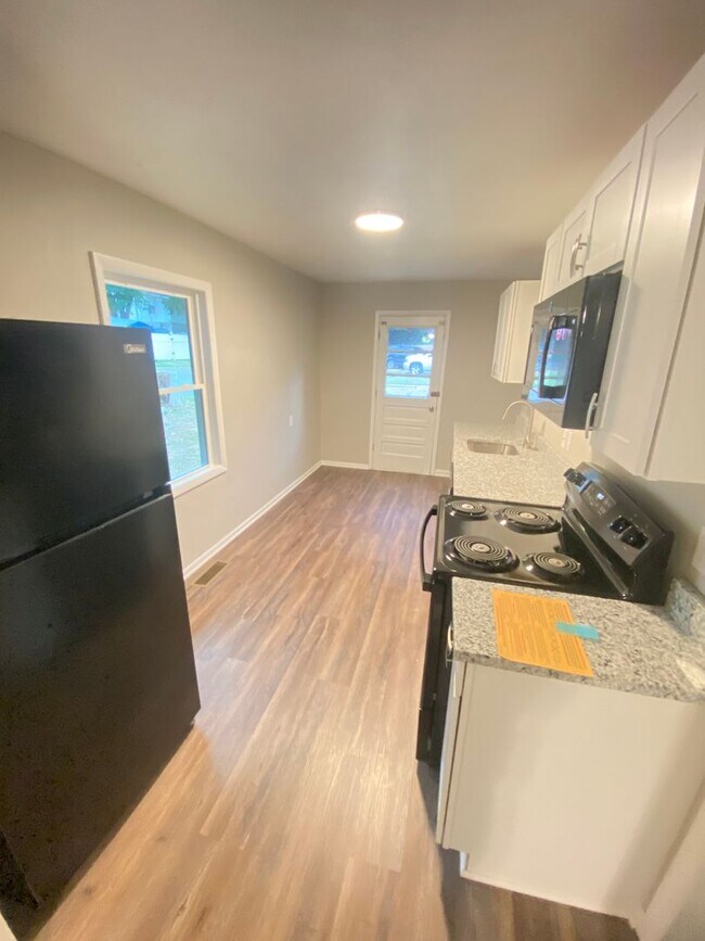 Building Photo - 3bd/1ba House Renovated In 2021 near Hwy 21 & Hwy 70