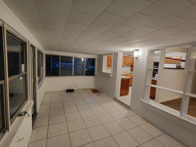 Building Photo - 530 Byron Rd