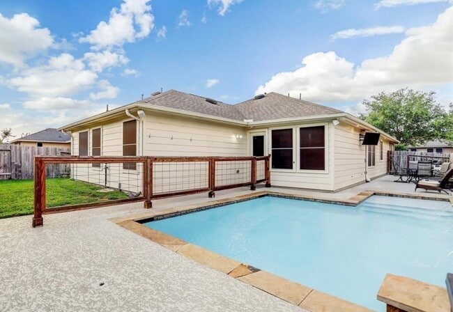 Primary Photo - 16707 Promenade Park