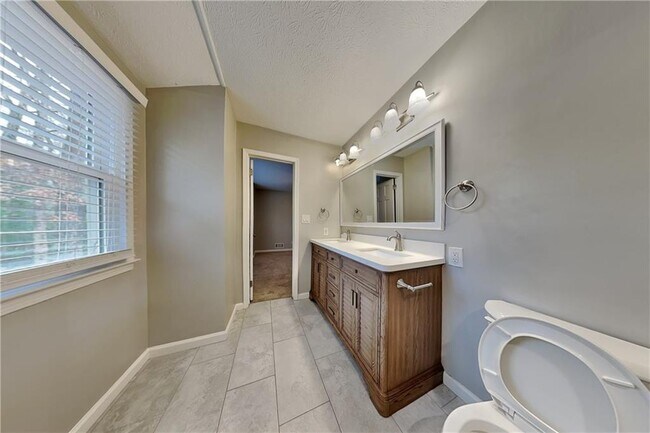 Building Photo - 2779 Lanier Dr