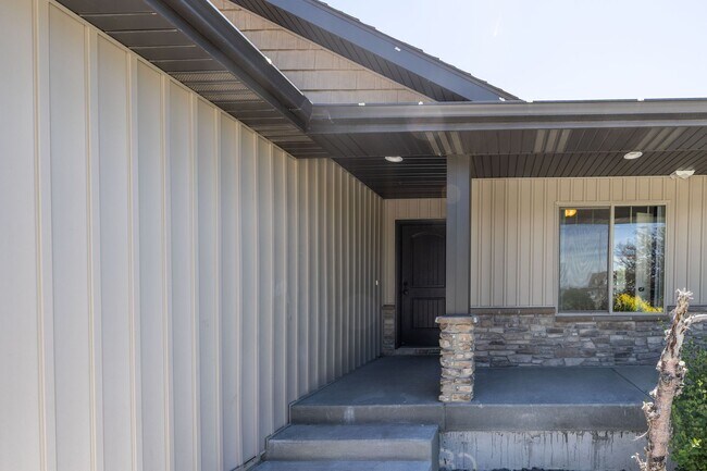 Building Photo - BEAUTIFUL 5 BED 3 BATH HOME IN FIRTH
