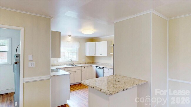 Building Photo - 6821 View Way Dr