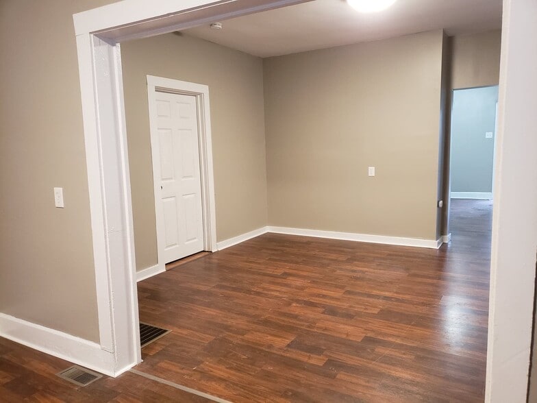 Dining Room - 1006 N Williams St