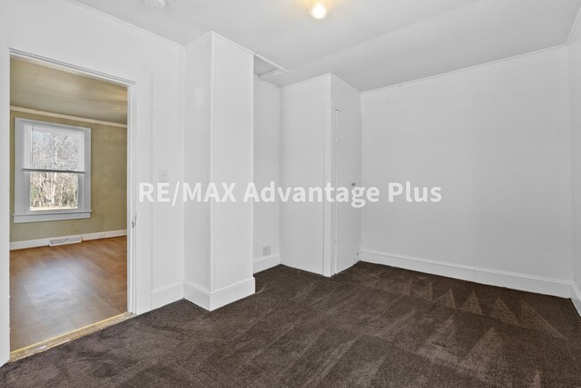 Building Photo - 3-Bedroom Home Convenient to Farmville and Hampden Sydney!