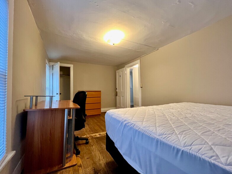 Building Photo - 408 Hillview Pl