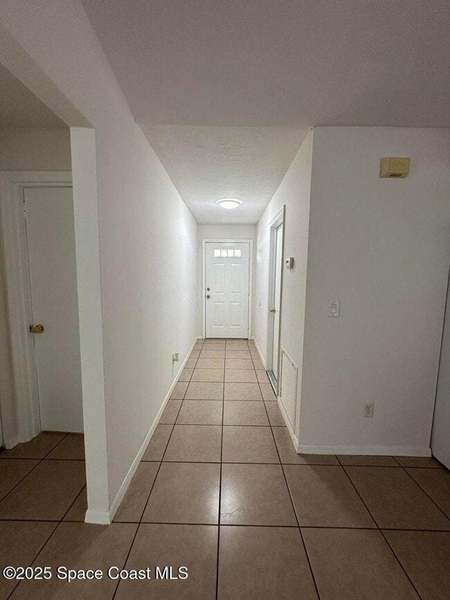 Building Photo - 1217 Schumann Dr