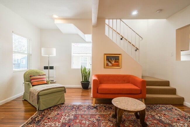 Building Photo - 1809 W 37th Pl