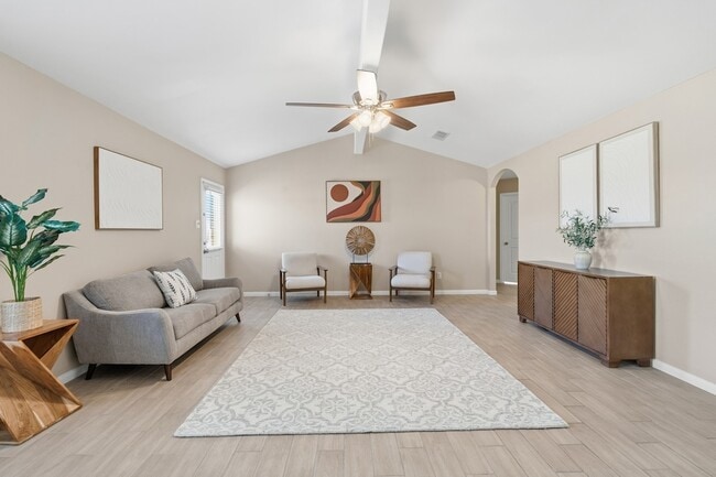 Building Photo - 1001 Strawberry Ridge Dr