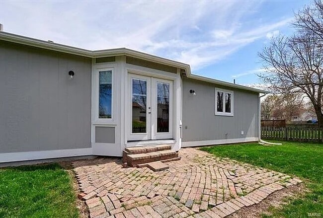 Building Photo - Coming Soon St Peters Area