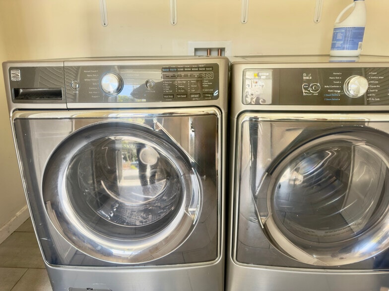 Building Photo - 2211 Haste St