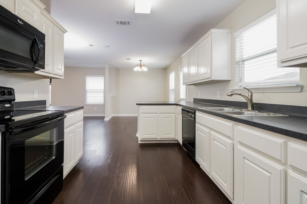 Building Photo - 29043 Village Creek Loop