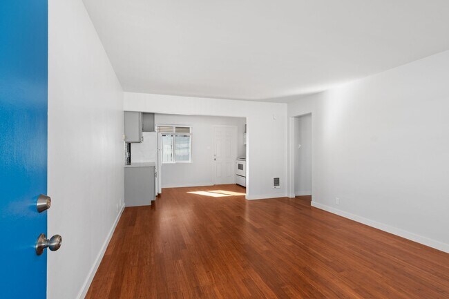 Building Photo - 306-308 Elm Ave