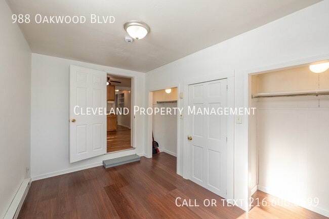 Building Photo - 988 Oakwood Blvd