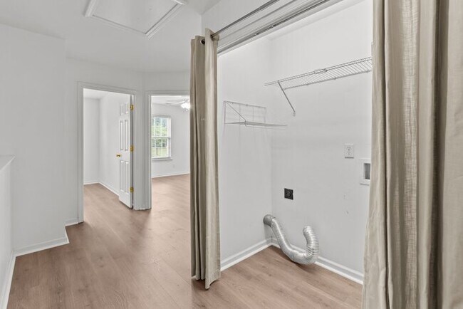 Building Photo - Your Perfect Townhome Is Here!
