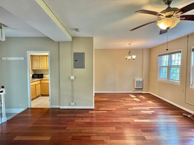 Building Photo - ALEXANDRIA - CLOSE TO PENTAGON - 5 MIN WAL...