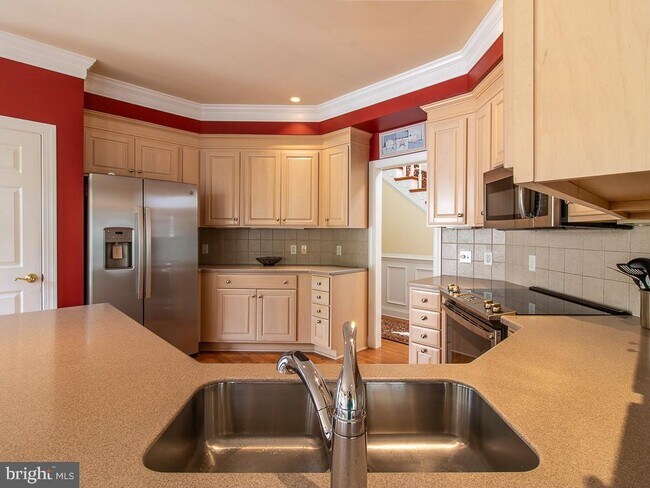 Building Photo - 10 Wellington Pl