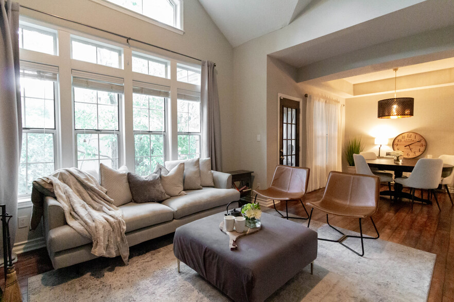 Livingroom - 240 Renaissance Pkwy NE