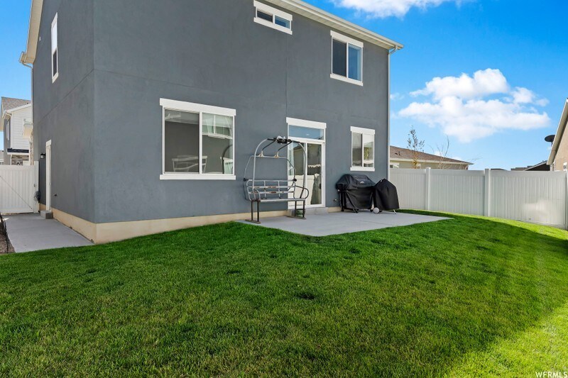 Building Photo - 1675 W Parkview Dr