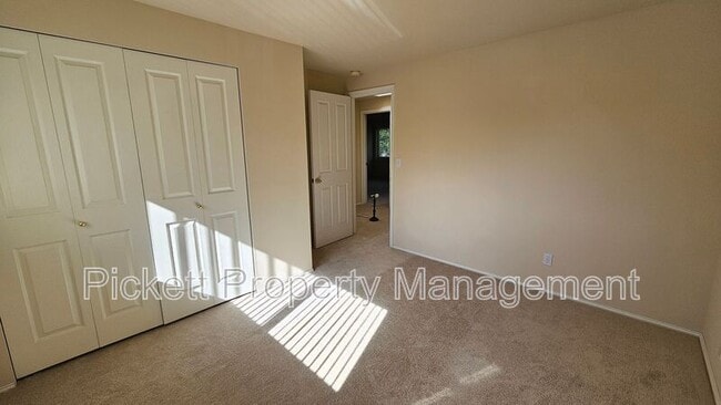 Building Photo - 6453 Grand Pine Loop NE