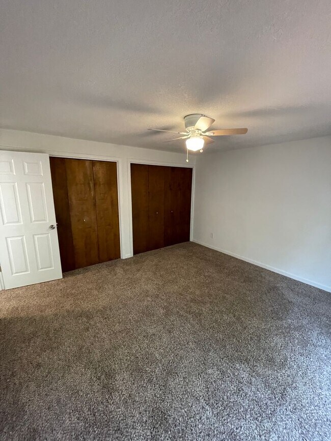 Building Photo - KellyCreek03