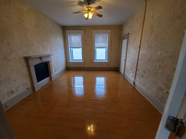 Building Photo - 2015 Bryan Ave