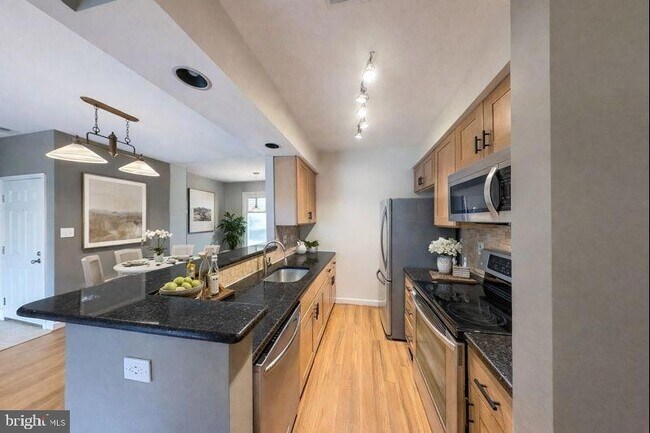 Building Photo - 5917 Barbados Pl