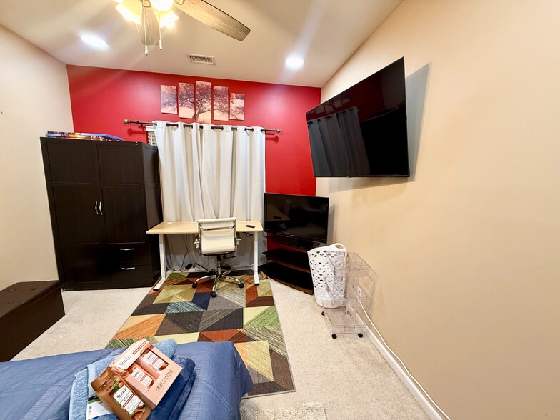 Building Photo - Room in House on Arbor Vista Dr