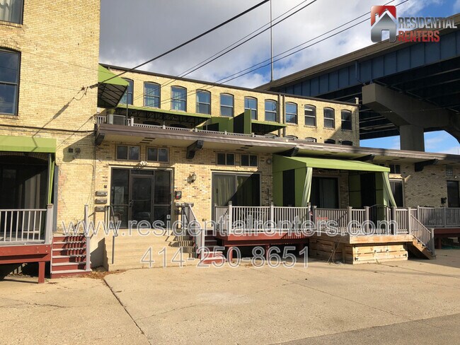 Building Photo - 602 S 9th St
