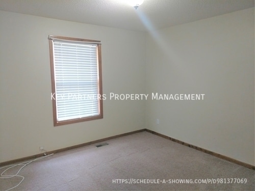 Building Photo - 501 Kindred Dr