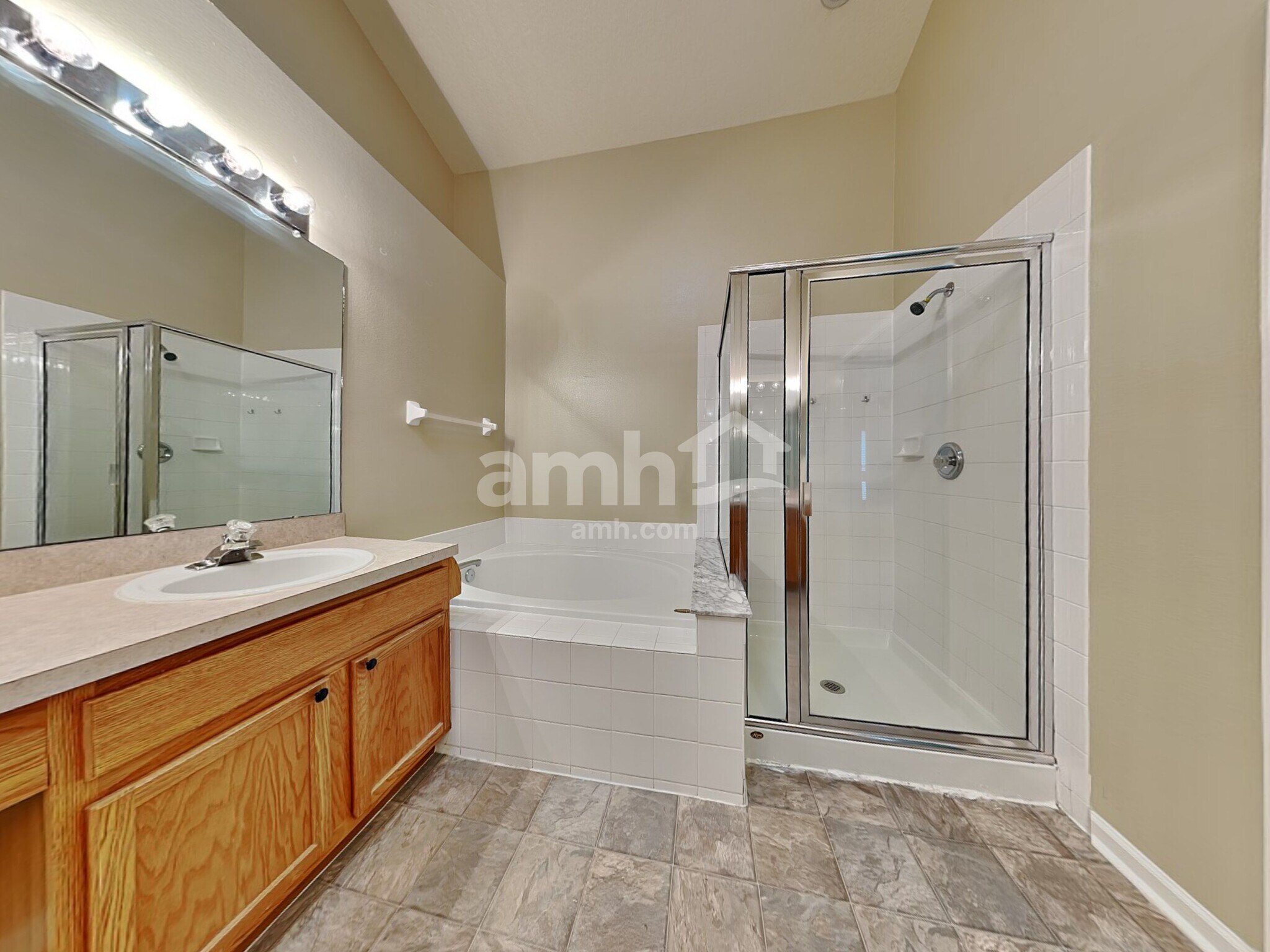 Building Photo - 807 Ridge Haven Dr
