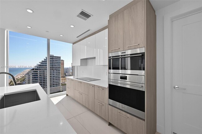 Building Photo - 151 N Seabreeze Blvd