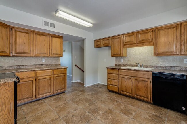 Building Photo - 137 E Riviera Dr