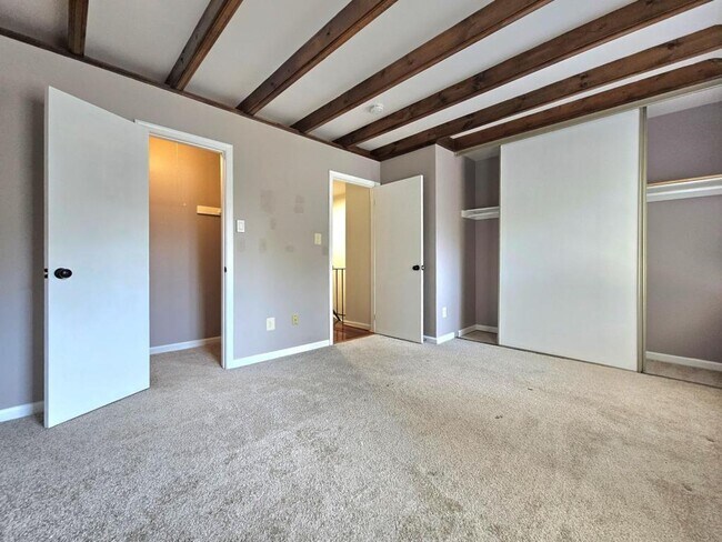 Building Photo - 8561 Southlawn Ct