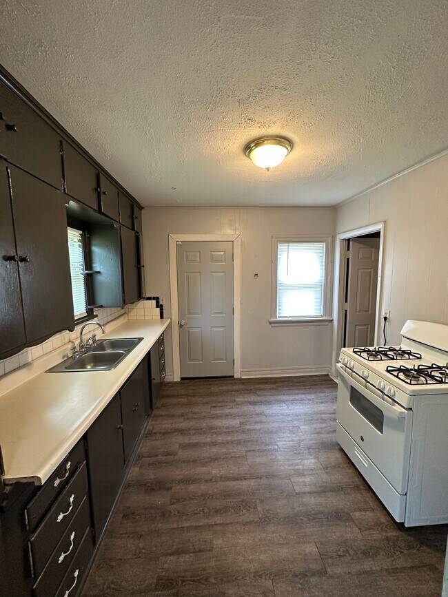 Building Photo - 308 SW 44th St