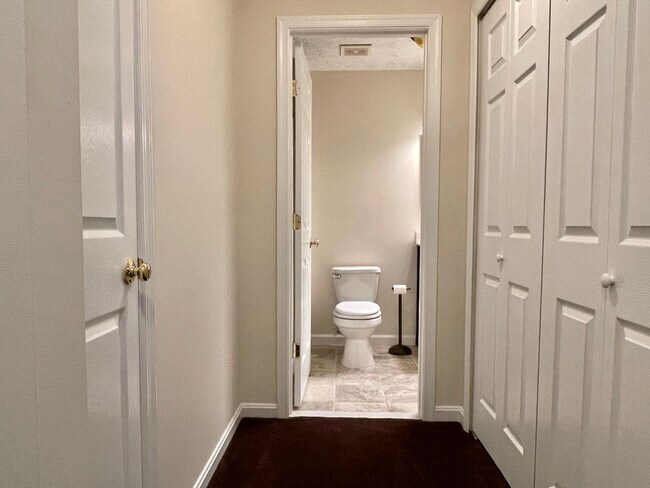 Building Photo - BEAUTIFUL THREE LEVEL TOWNHOME IN NORTH STAFFORD!