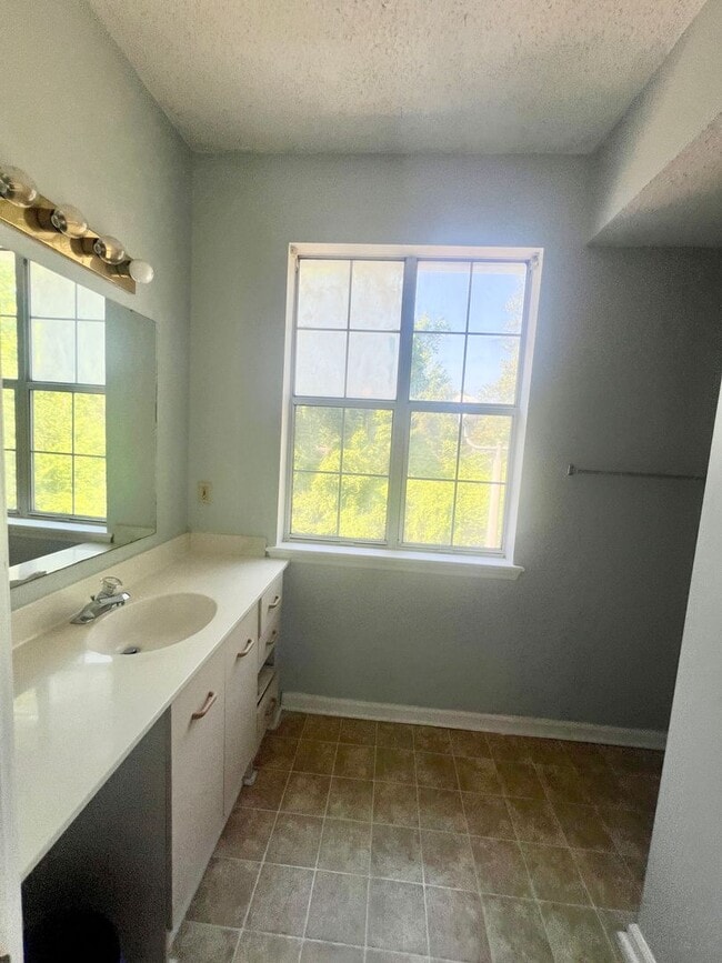 Building Photo - 1BR Central College Rd across from UNCW. C...