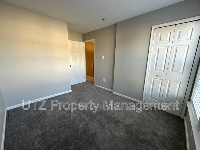 Building Photo - 9817 Bayline Cir