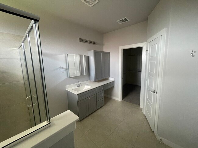 Building Photo - 413 McCoy Dr